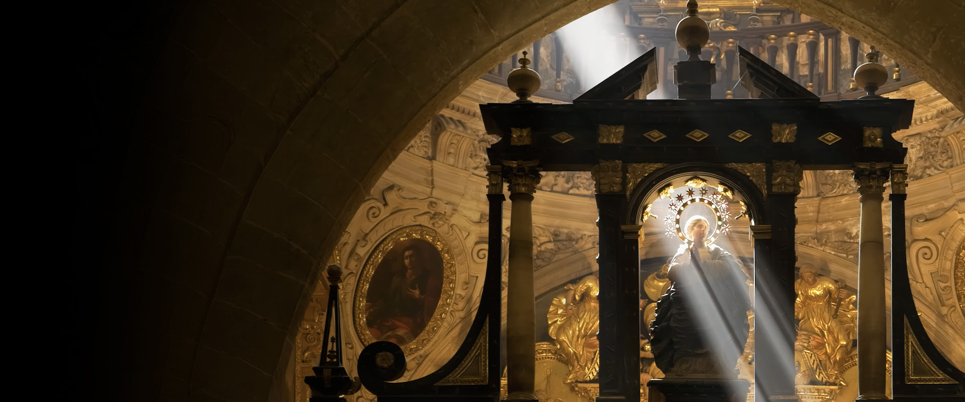 LUX SACRA