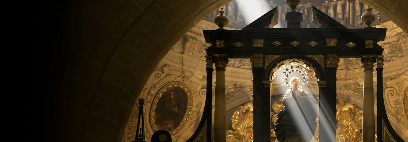LUX SACRA
