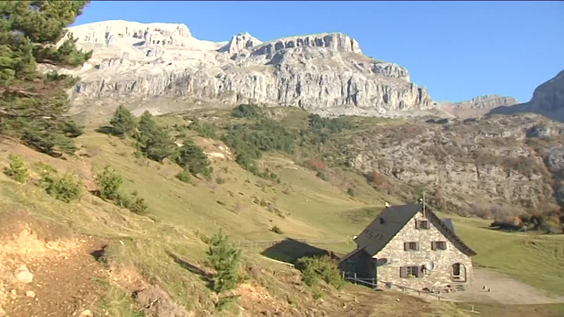 Del refugio de Lizara a Aragües del Puerto