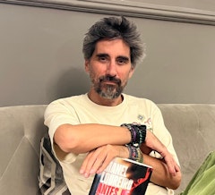 Sicarios  protagonistas en las nuevas novelas de Manel Loureiro y Victor del Árbol