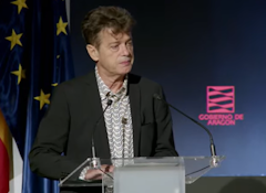 Auserón, premio de las letras aragonesas y una antología de mujeres árabes poetas
